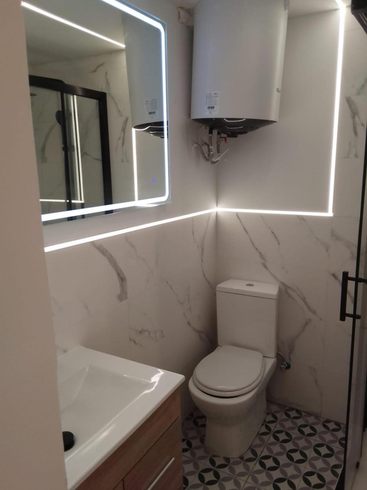 Apartamentos Palma Бенидорм Стая снимка